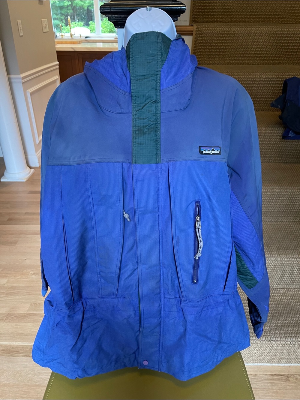 Vintage Patagonia men’s Blue and Green Hooded shell size men’s medium.